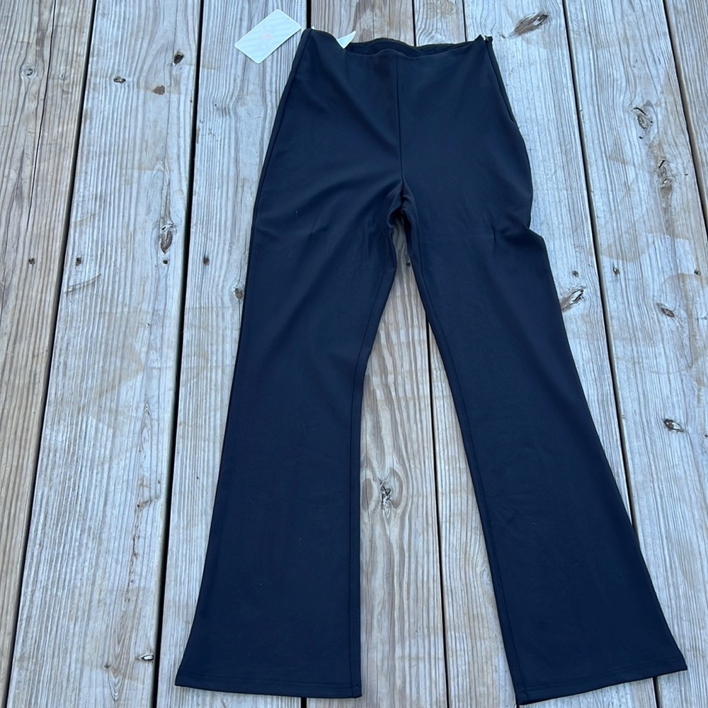 Fabletics Pointe kick flare pants size large NWT